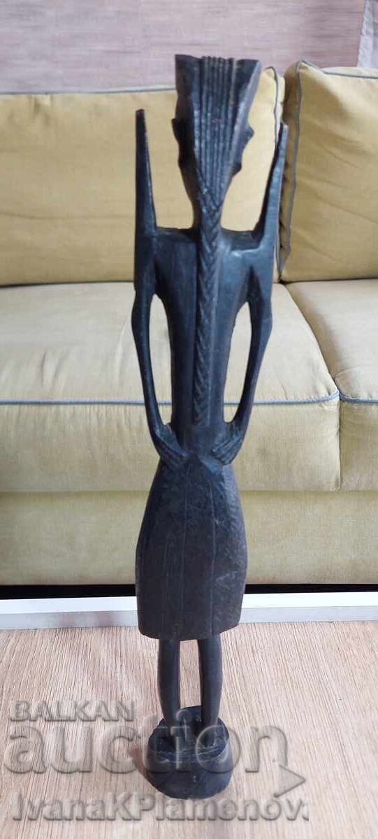 Licitație Sculptură în lemn masiv pentru cunoscători, înălțime 37cm Licitație Sculptură în lemn masiv pentru cunoscători, înălțime 37cm