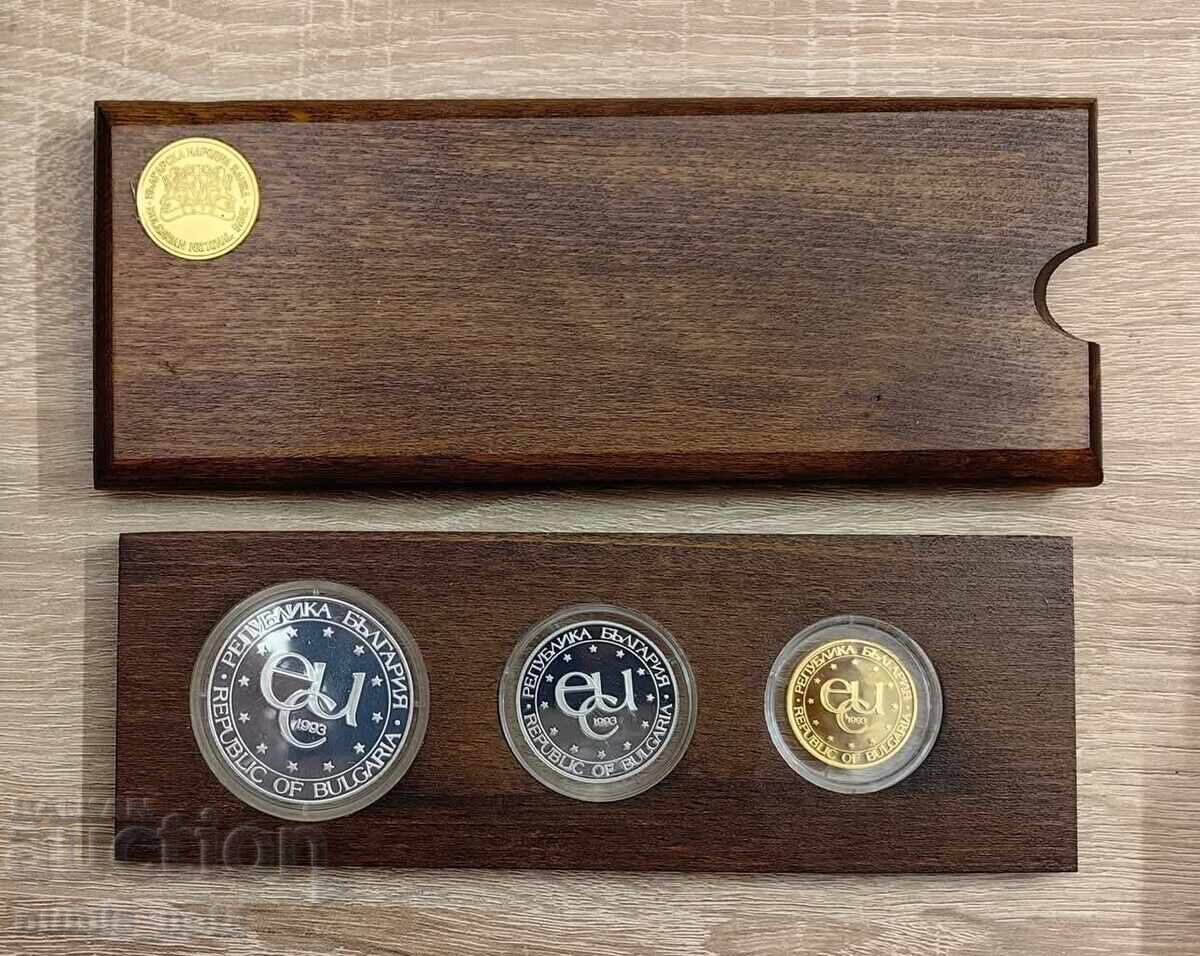 Лот 500 , 5000 и 10000 лева 1993 година в БНБ кутия с цена 4550.00 лв. | € 2326.38 Лот 500 , 5000 и 10000 лева 1993 година в БНБ кутия с цена 4550.00 лв. | € 2326.38