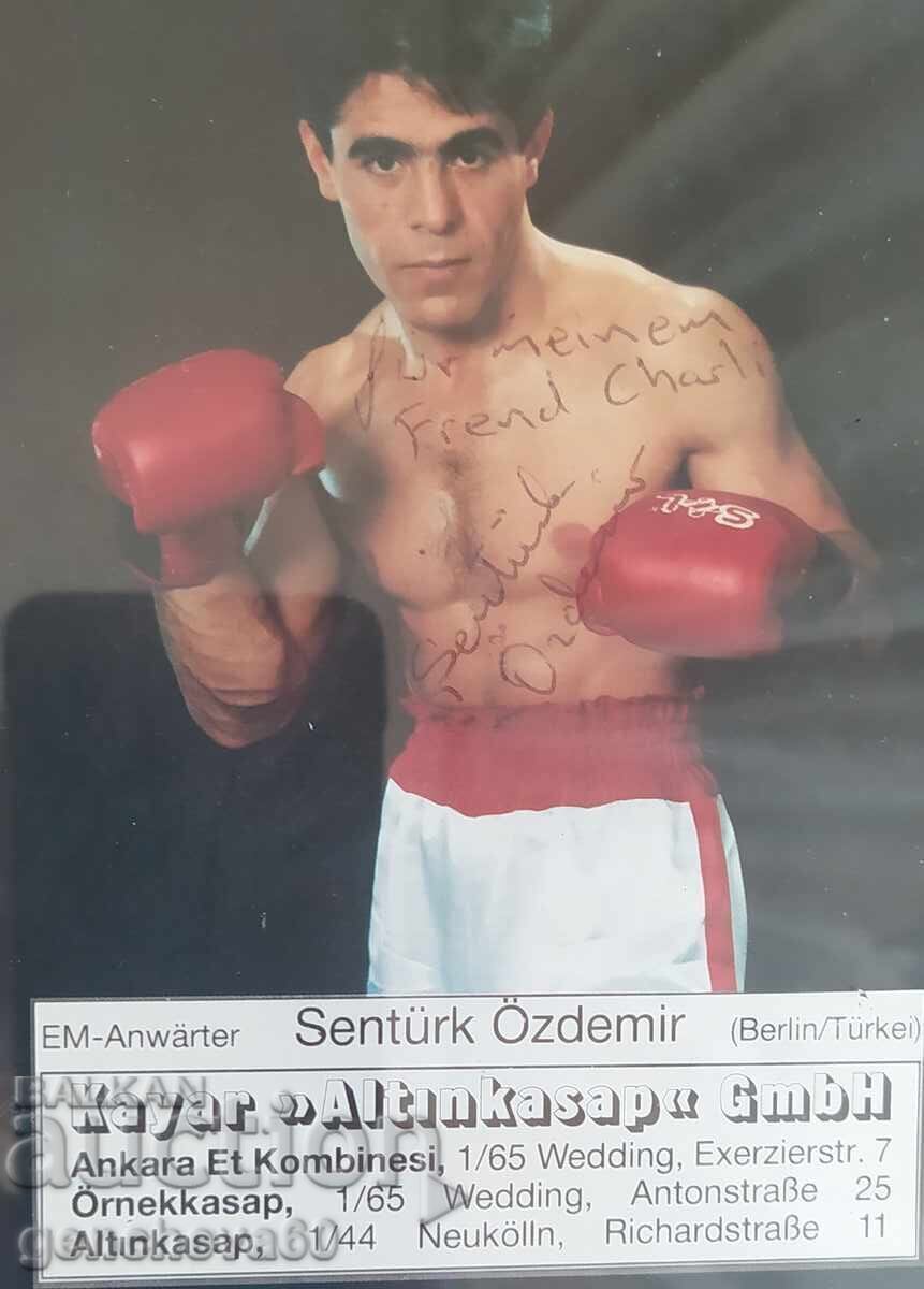 Livrarea Autograf de la Sentyurk Ozdemir și bandaj de box vechi cu buclă