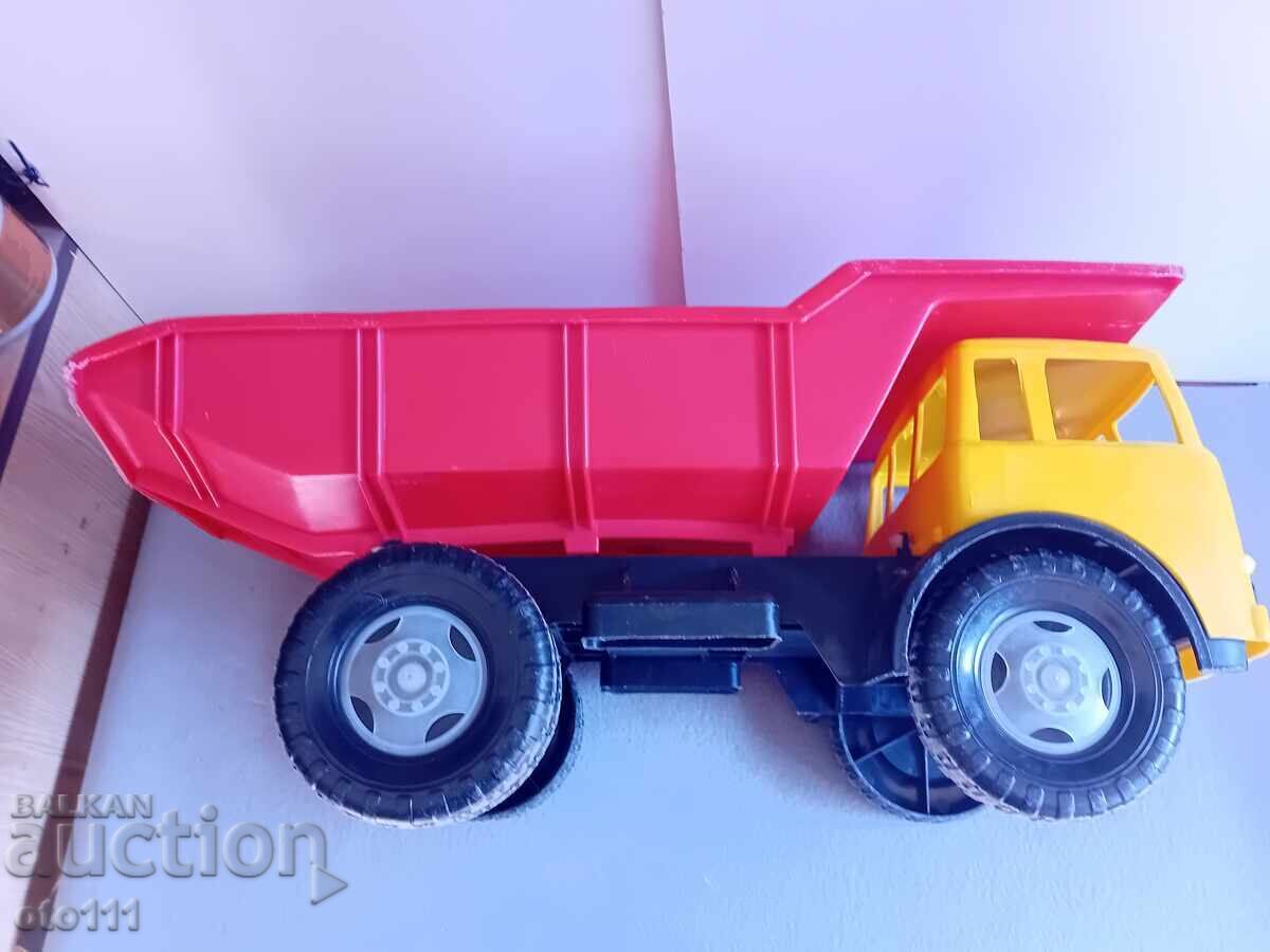 Auction  SOCIAL, TOY BIG DUMP TRUCK