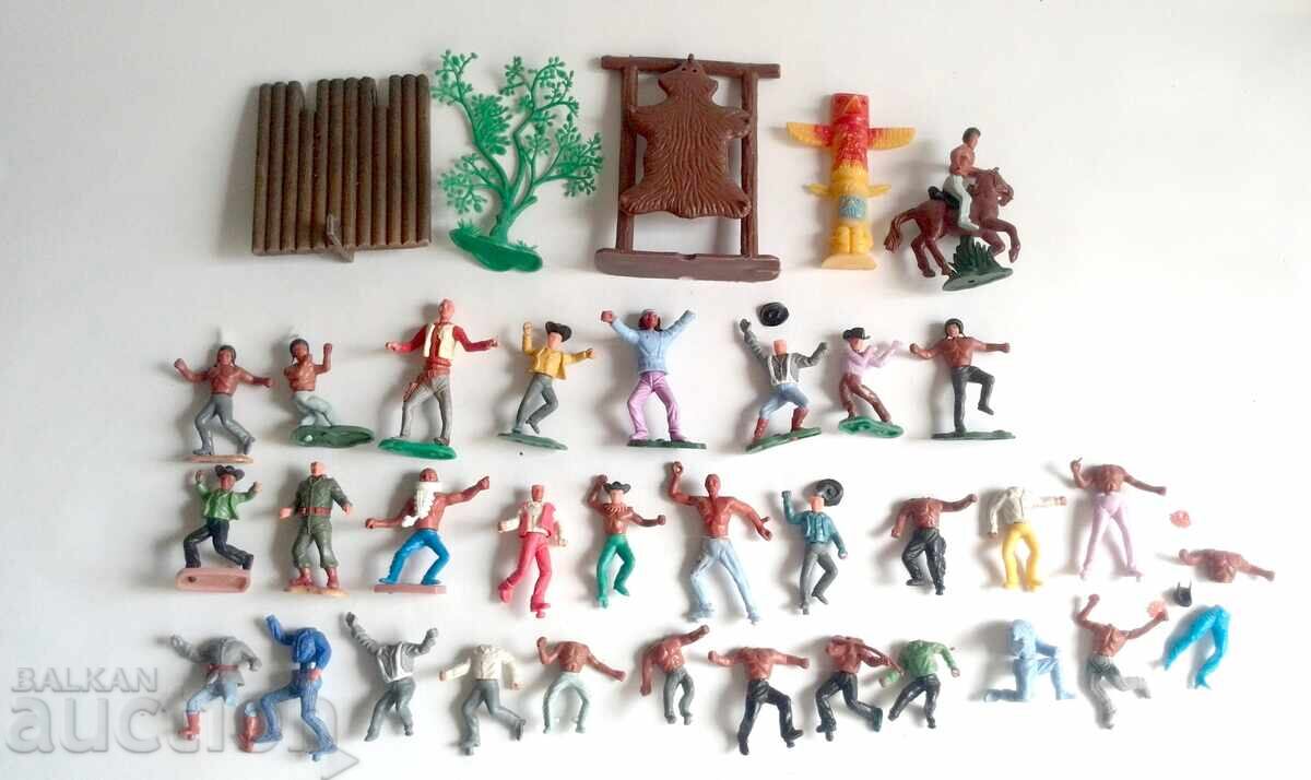 Old plastic toys from the 70s with price 48.00 BGN | € 24.54 Old plastic toys from the 70s with price 48.00 BGN | € 24.54