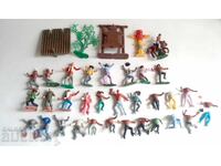 Стари пластмасови играчки от 70-те год