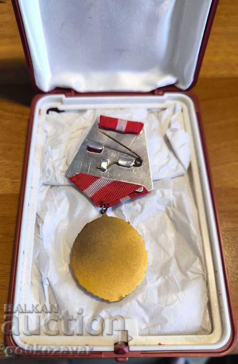 Τάγμα Ερυθράς Σημαίας Εργασίας! Κορυφαίο Αντίτυπο! με τιμή 49.90 BGN | € 25.51