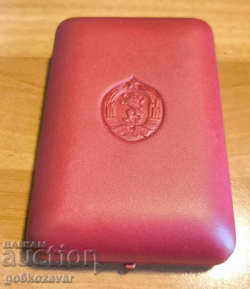 Δημοπρασία Τάγμα Ερυθράς Σημαίας Εργασίας! Κορυφαίο Αντίτυπο!