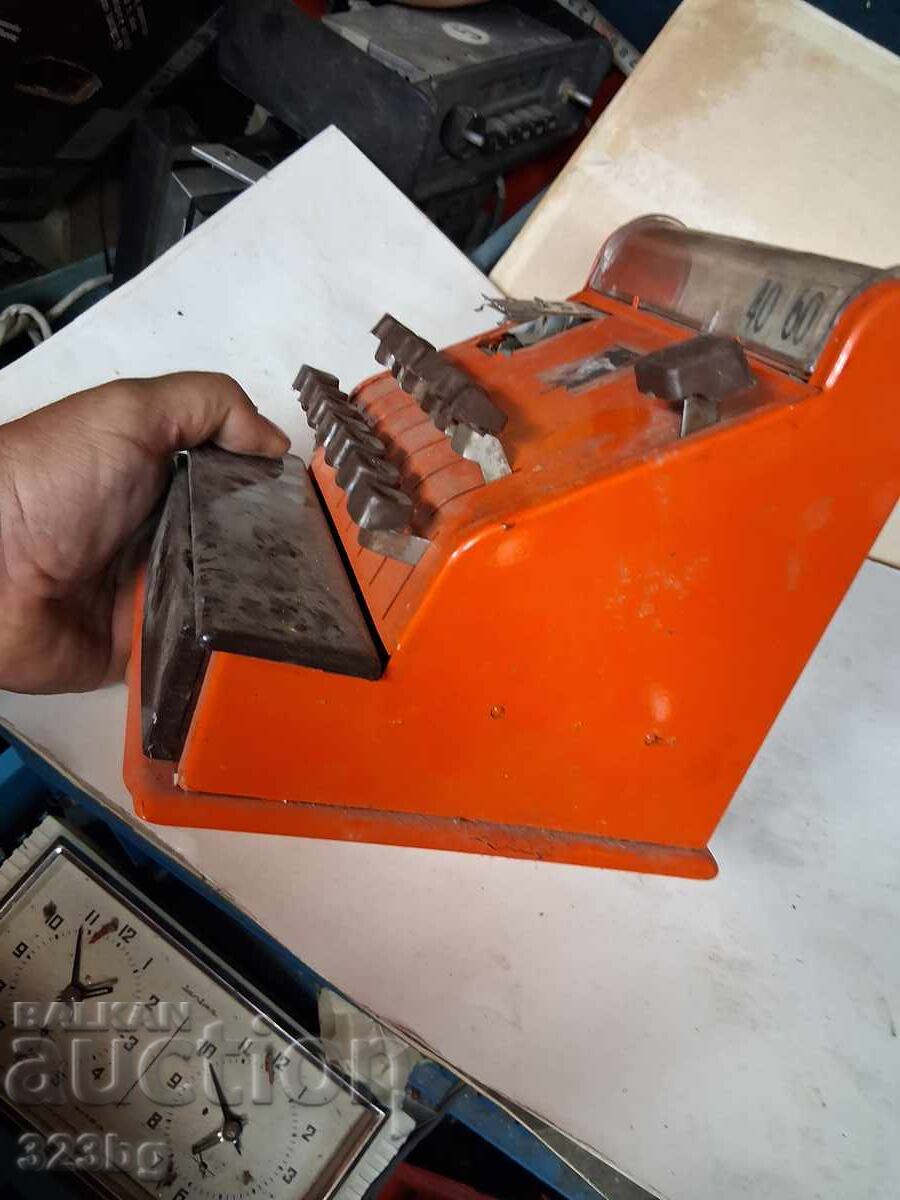 Ретро касов апарат играчка тенекиен с цена 69.00 лв. | € 35.28 Ретро касов апарат играчка тенекиен с цена 69.00 лв. | € 35.28