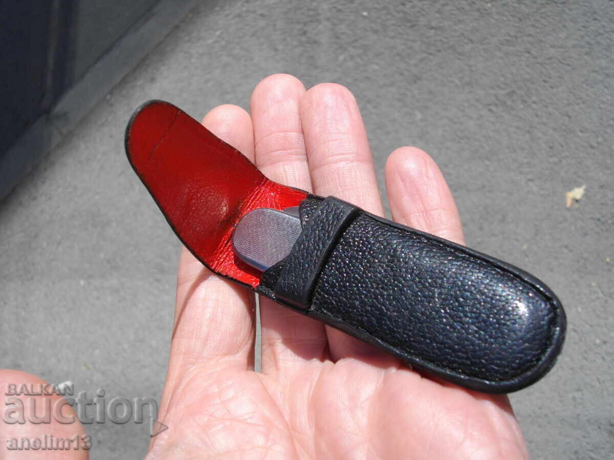 CUIT DE BUZUUNAR DE COLECȚIE - 7 CUIT DE BUZUUNAR DE COLECȚIE - 7