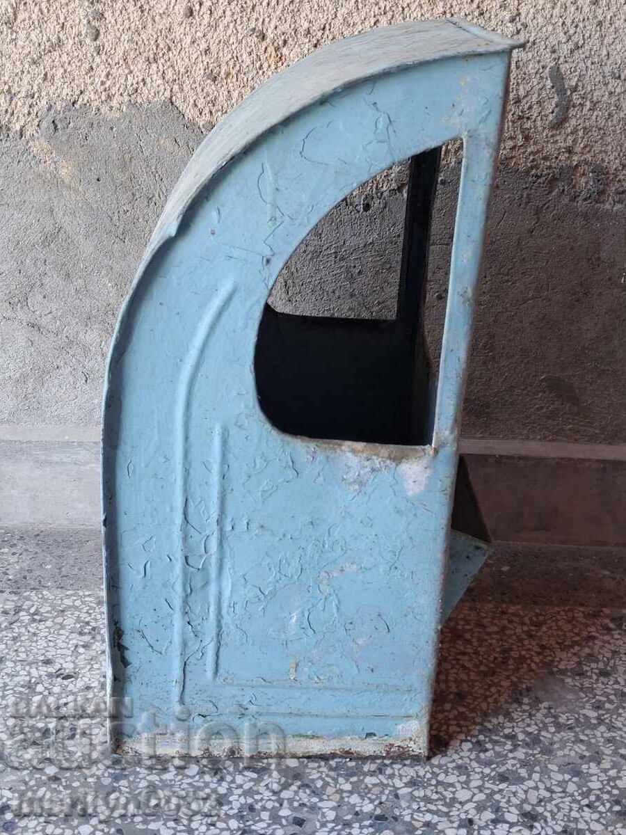 Παράδοση Πολύ παλιός κάδος απορριμμάτων, κάδος σε πάρκο, τέλη δεκαετίας του '40 του 20ου αιώνα