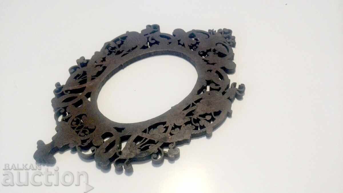 Livrarea Ramă antică din alamă-bronz, bogat ornamentată cu diavoli și altele