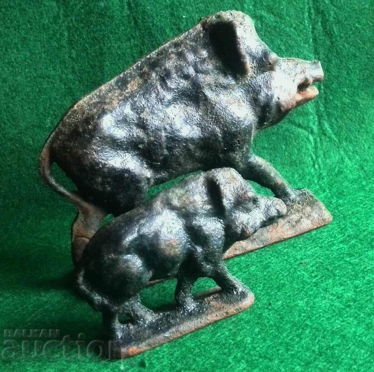 Licitație Figurine antice din fontă de mistreț