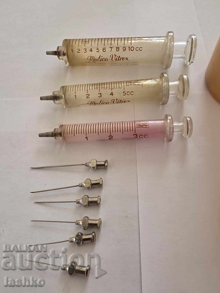 Γυάλινες σύριγγες με τιμή 59.99 BGN | € 30.67