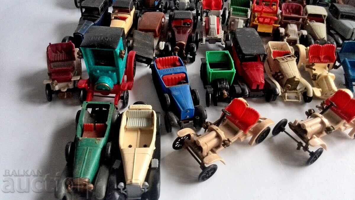 Delivery of Lot of Old Plastic Toy Cars