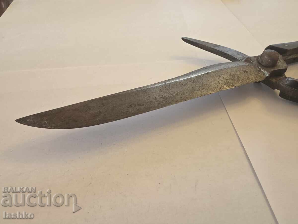 An old knife with price 149.99 BGN | € 76.69