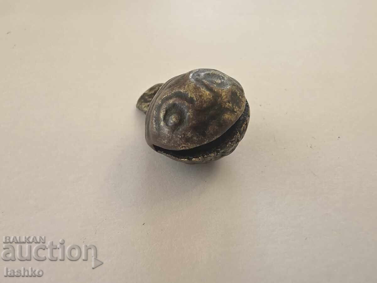 Clopot de căruță de cai tip „nucă” din bronz – secolul al XIX-lea cu preț 39.99 BGN | € 20.45