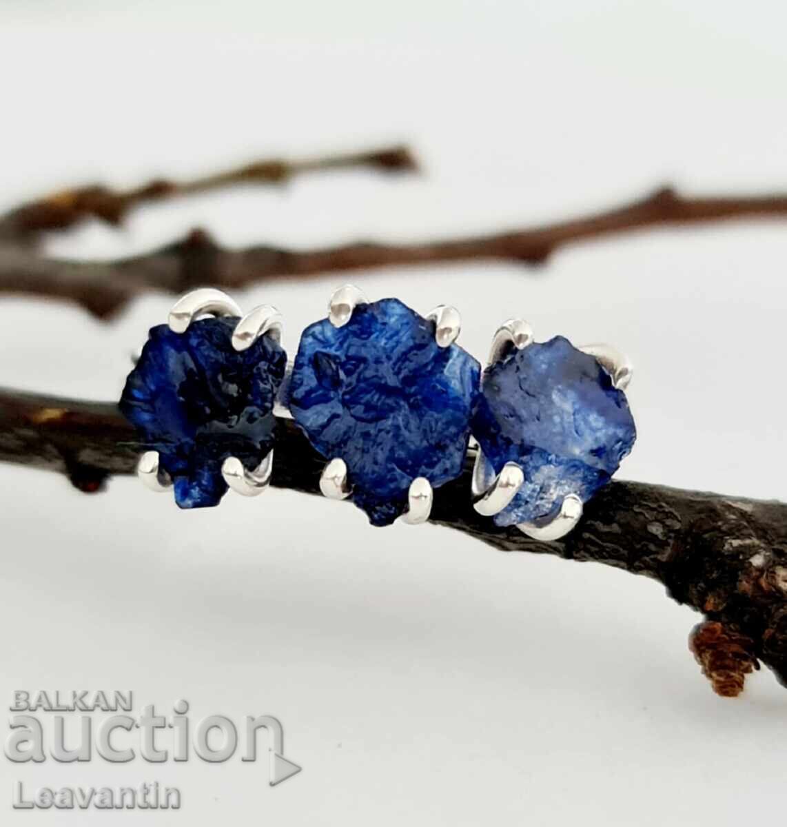 Ασημένιο δαχτυλίδι με ακατέργαστα Ζαφείρια με τιμή 96.00 BGN | € 49.08 Ασημένιο δαχτυλίδι με ακατέργαστα Ζαφείρια με τιμή 96.00 BGN | € 49.08