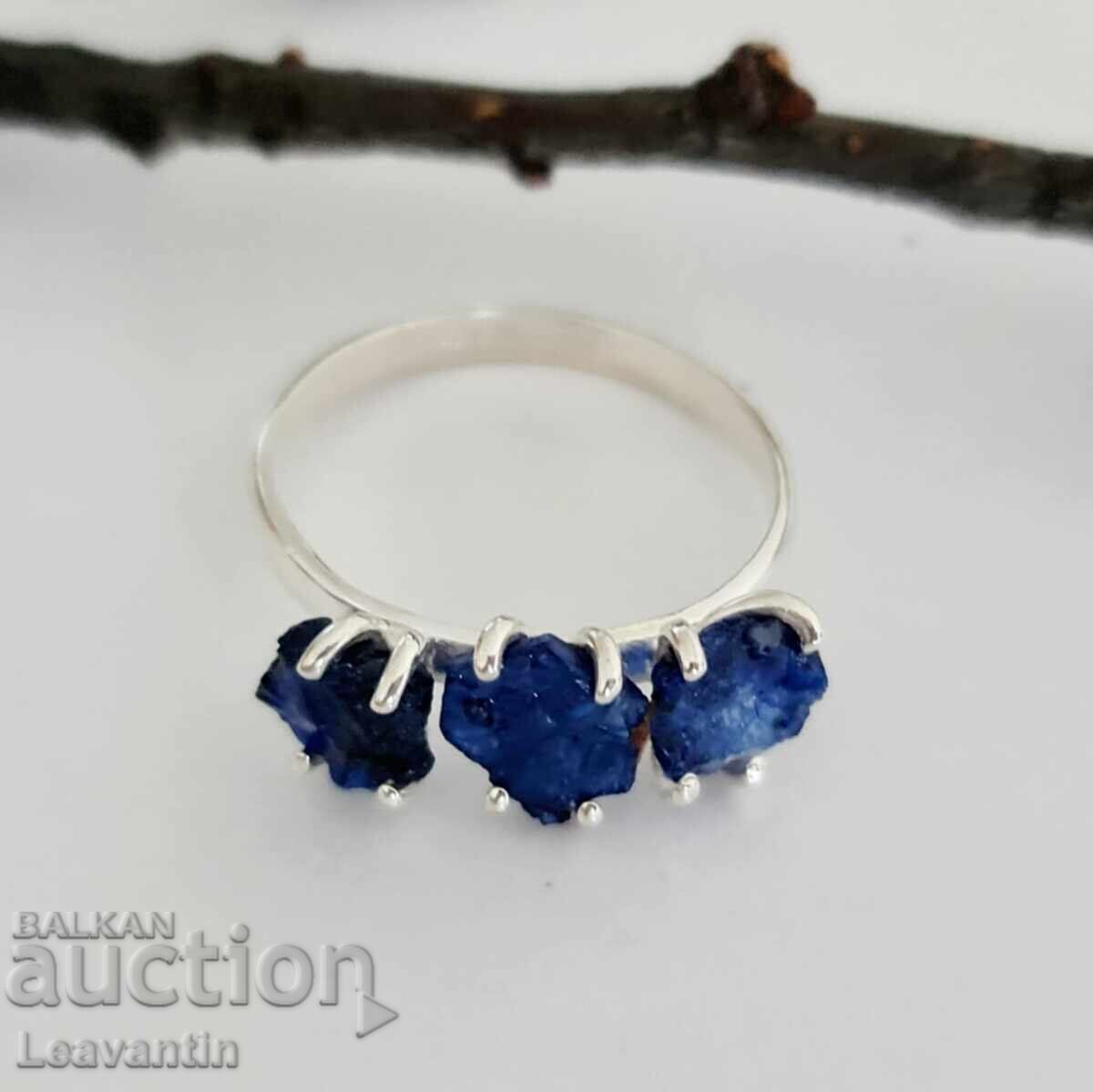 Δημοπρασία Ασημένιο δαχτυλίδι με ακατέργαστα Ζαφείρια Δημοπρασία Ασημένιο δαχτυλίδι με ακατέργαστα Ζαφείρια