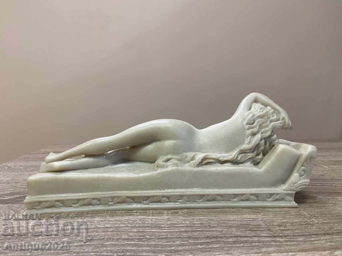 Мраморна статуетка „Гола жена на кушетка“ с цена 120.00 лв. | € 61.36