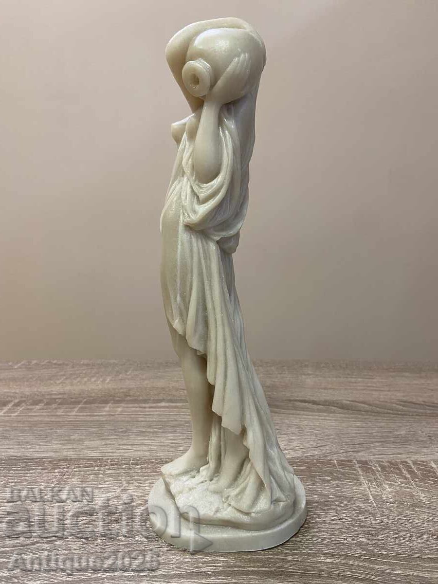 Доставка на Мраморна статуетка „Момиче с кана“