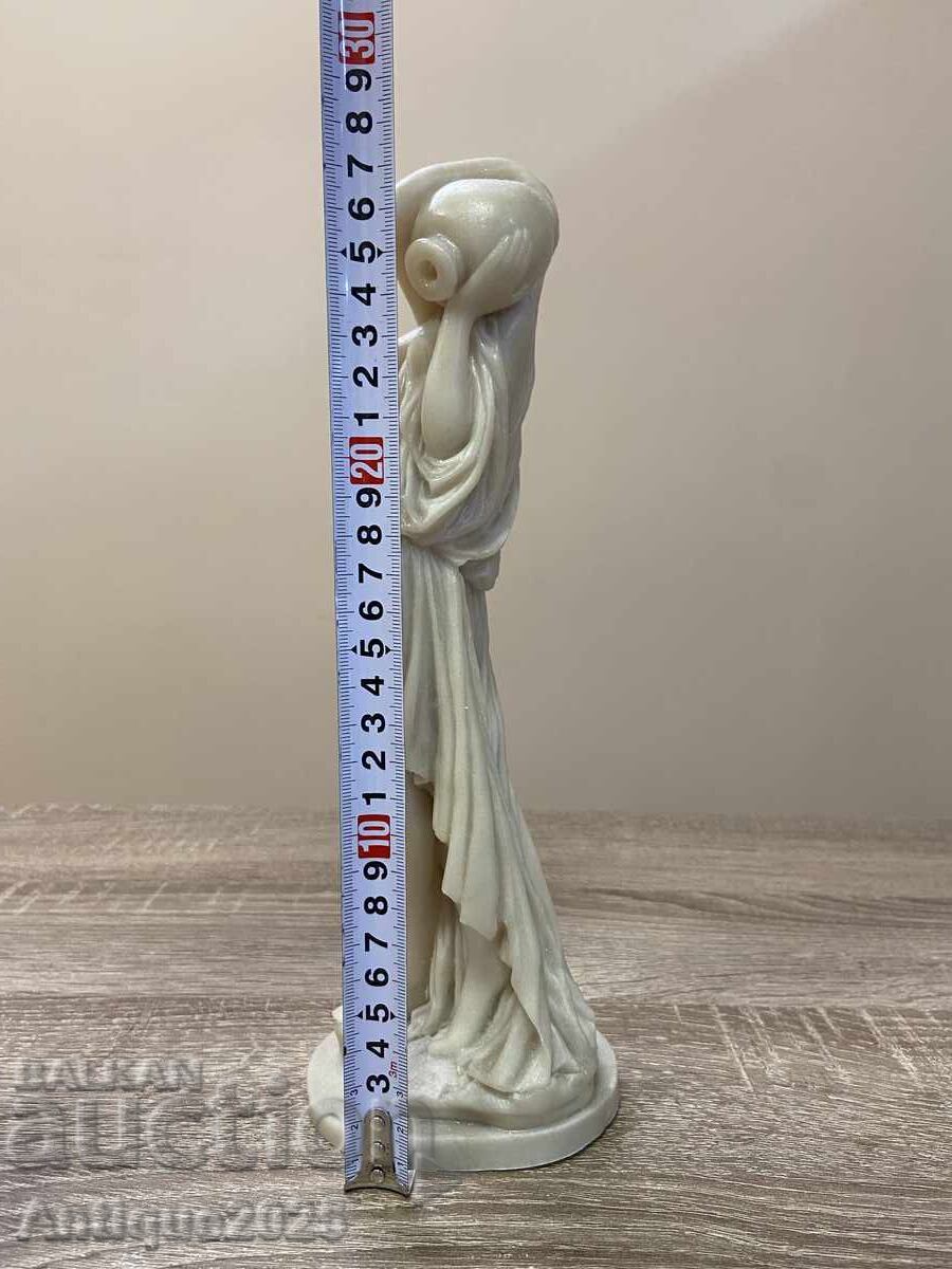 Мраморна статуетка „Момиче с кана“ - 5