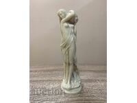 Мраморна статуетка „Момиче с кана“