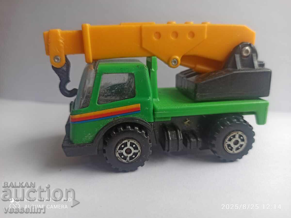Camion macara vechi de jucărie Camion macara vechi de jucărie