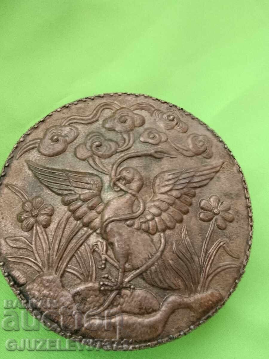 Δημοπρασία Ανάγλυφο ασημένιο χάλκινο κουτί κοσμημάτων με καθρέφτη αναγεννησιακό Δημοπρασία Ανάγλυφο ασημένιο χάλκινο κουτί κοσμημάτων με καθρέφτη αναγεννησιακό