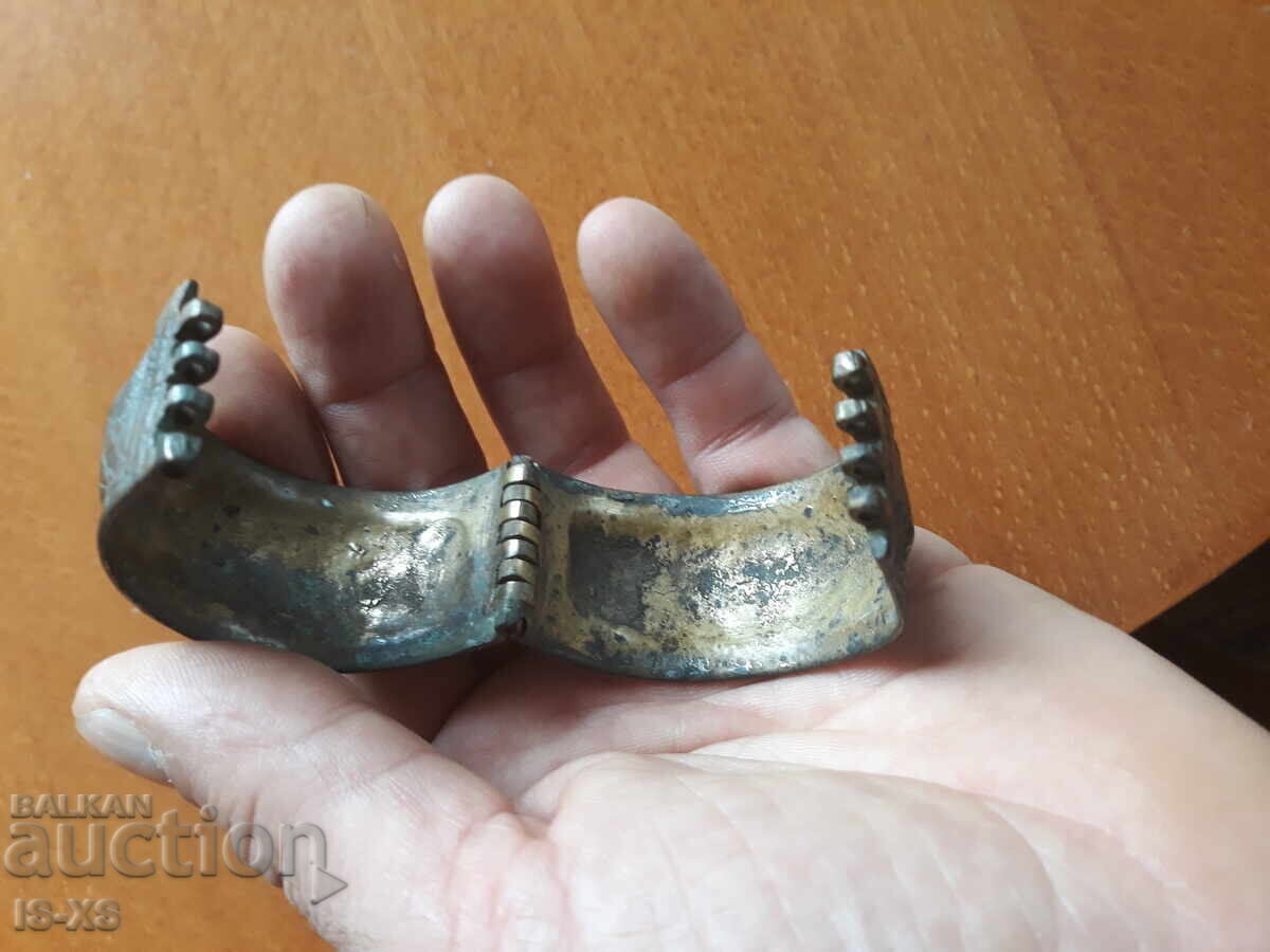 Delivery of Renaissance bracelet