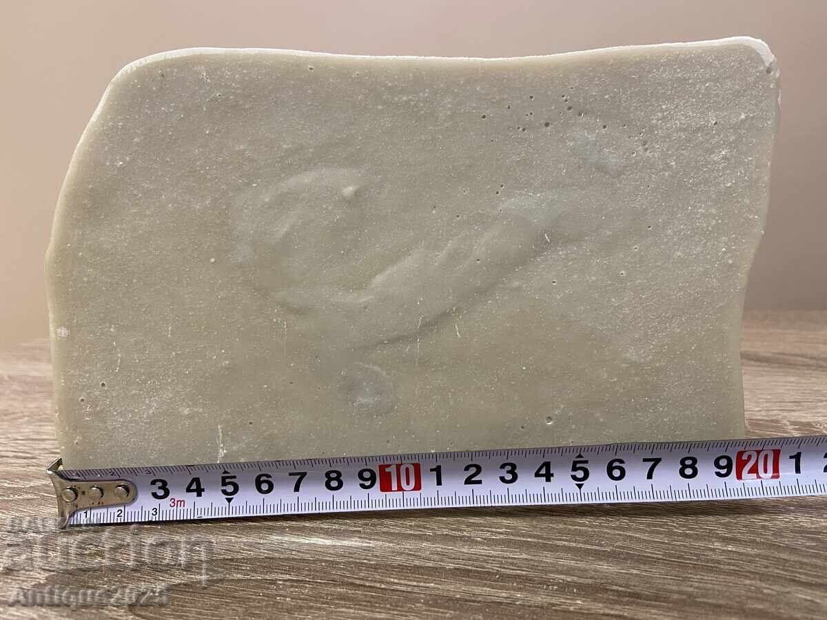 Доставка на Резбован мраморен релеф “Битка на гладиатори”