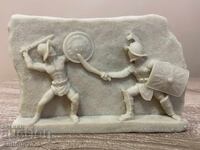 Резбован мраморен релеф “Битка на гладиатори”
