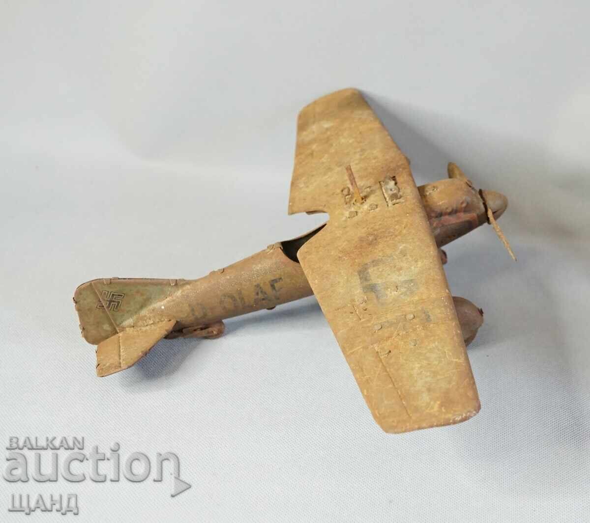 Παλιό Γερμανικό μεταλλικό μηχανικό παιχνίδι μοντέλο αεροπλάνου με τιμή € 86.92 | 170.00 BGN