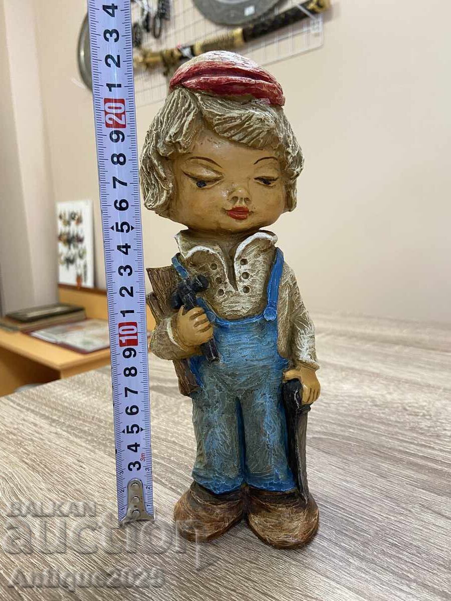 Licitație Statuetă decorativă vintage cu băiat Licitație Statuetă decorativă vintage cu băiat
