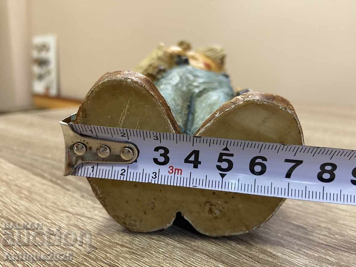 Παράδοση Vintage διακοσμητικό αγαλματάκι αγοριού Παράδοση Vintage διακοσμητικό αγαλματάκι αγοριού