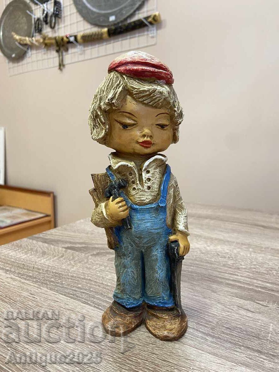 Statuetă decorativă vintage cu băiat Statuetă decorativă vintage cu băiat