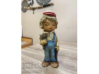 Винтирана декоративна статуетка на момче