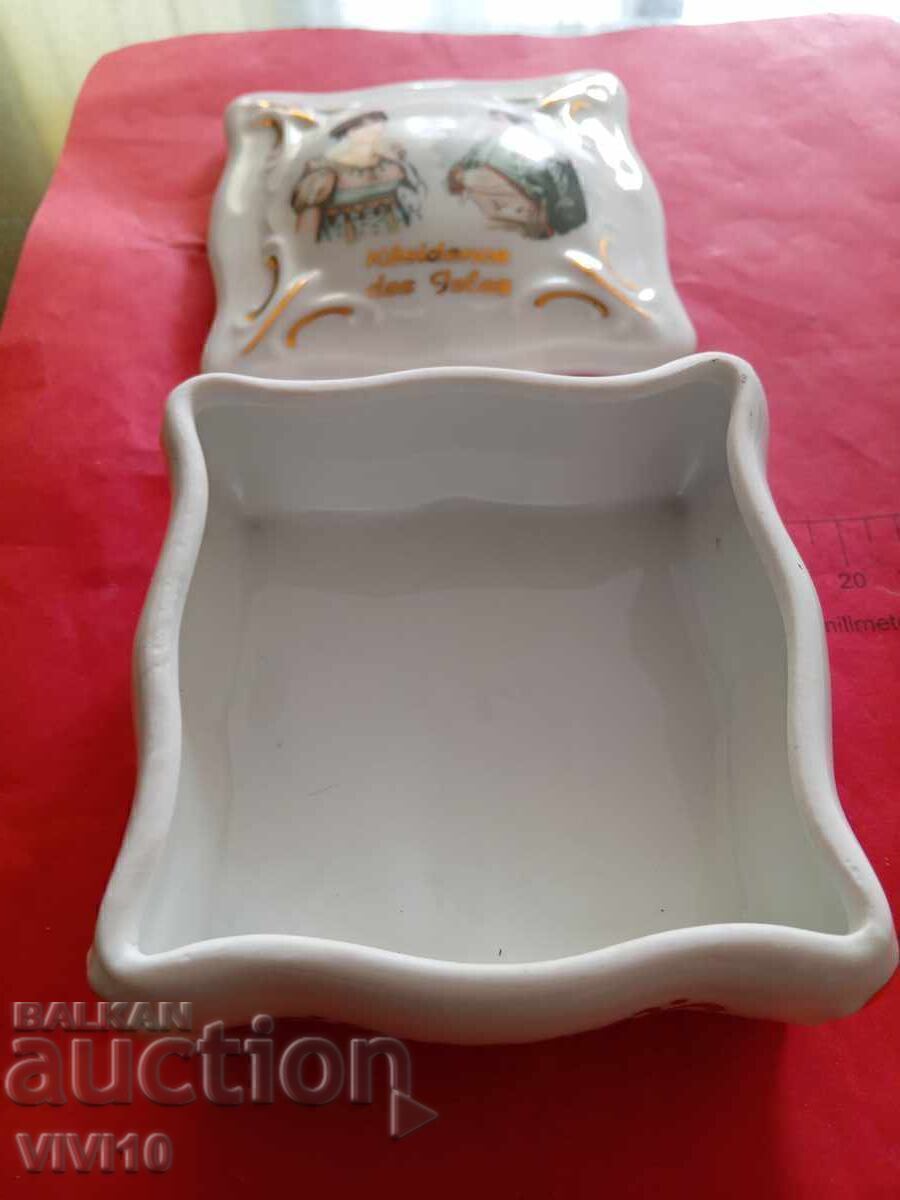 Licitație Cutie de bijuterii veche, porțelan, Aurire Licitație Cutie de bijuterii veche, porțelan, Aurire