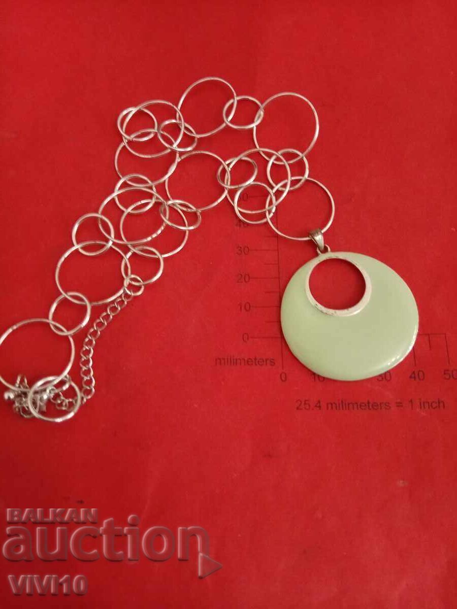 Αρχαίο κολιέ με σμάλτο