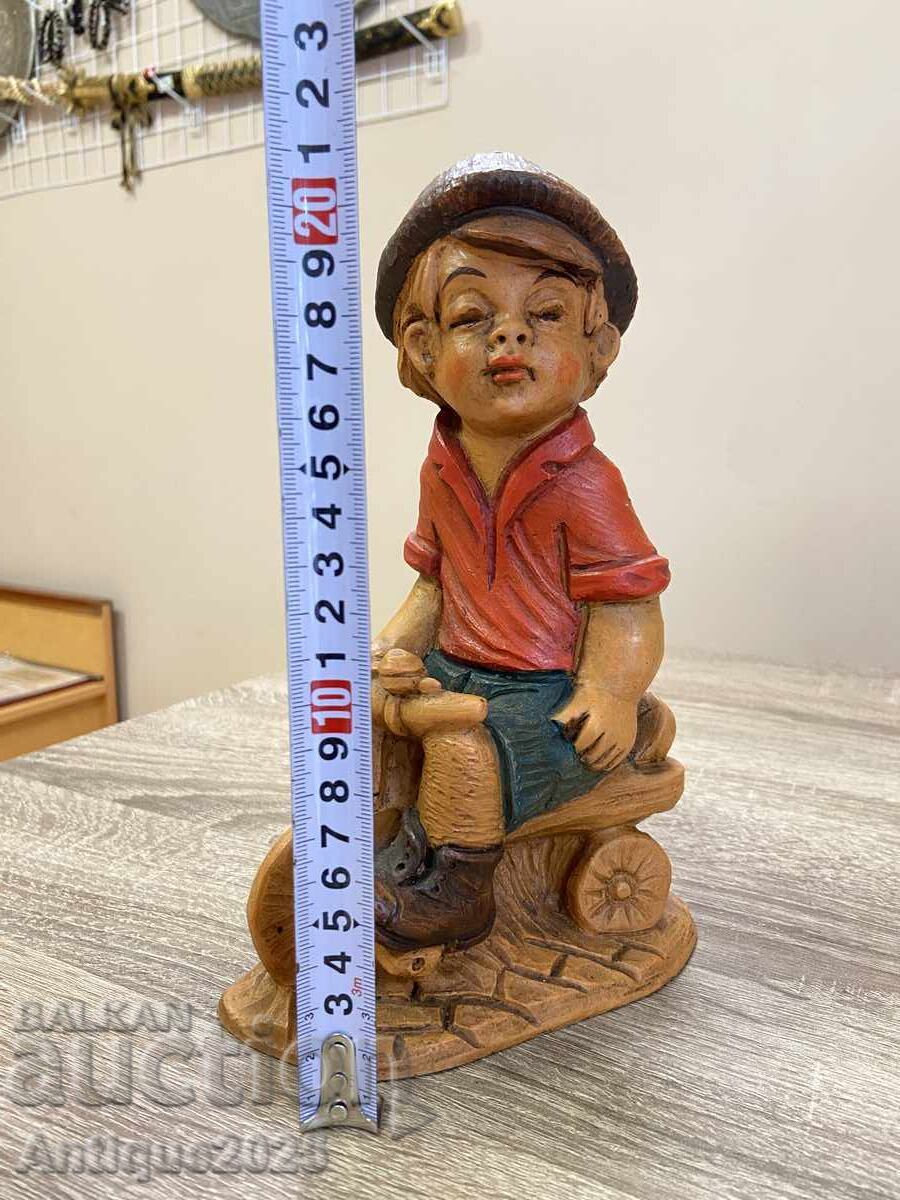 Статуетка от полистоун "Момче на колело" - 5