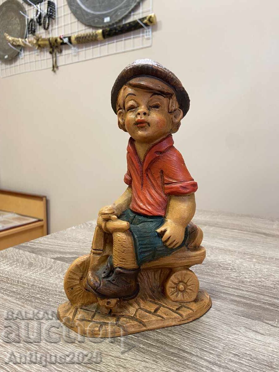 Στατούετα από πολυλίθο "Αγόρι με ποδήλατο”