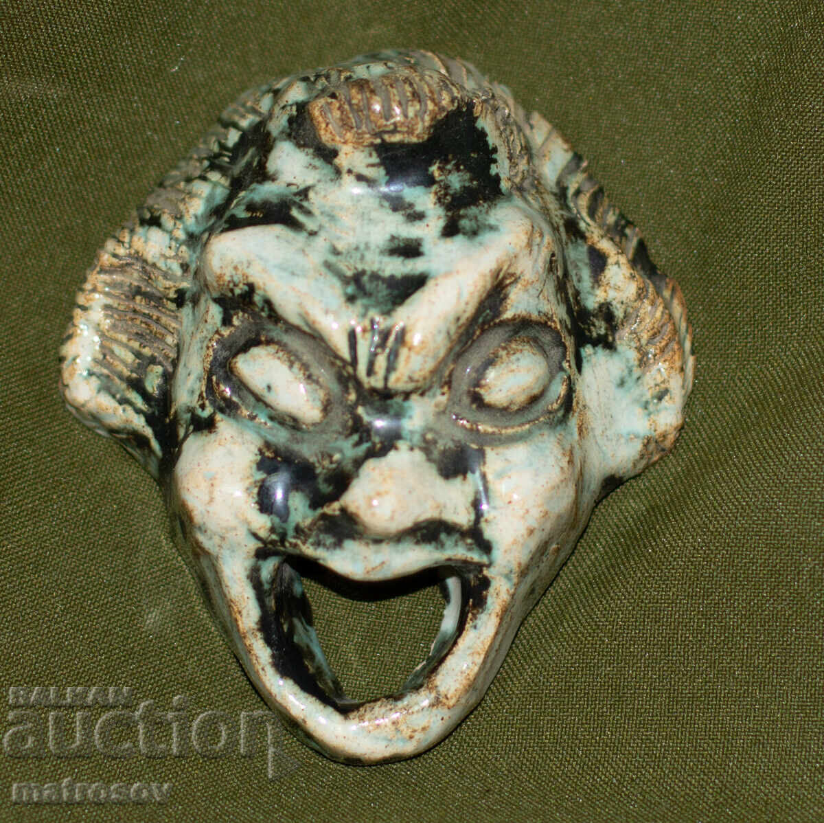 Ръчно изработена керамична декорация за стена, маска с цена 70.00 лв. | € 35.79