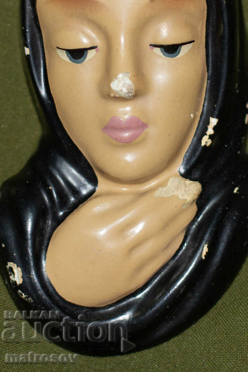 Стара, ръчно рисувана керамична склуптура, 1948г. с цена 150.00 лв. | € 76.69