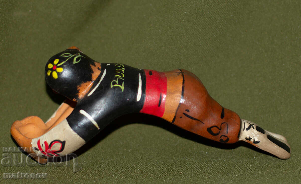 Аукцион Ръчно изработена керамична декорация, народна носия