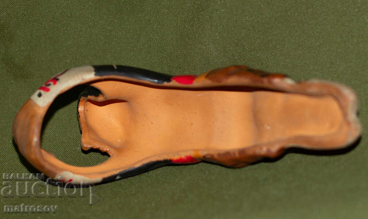 Доставка на Ръчно изработена керамична декорация, народна носия