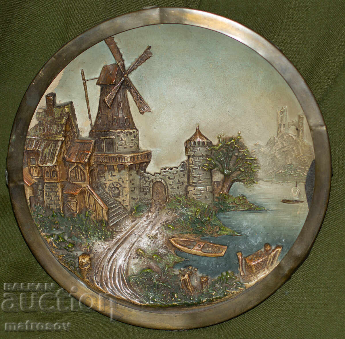 Доставка на Стара ръчно рисувана  керамична чиния с меден обков