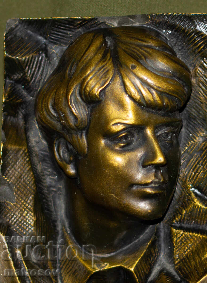 Γύψινο ανάγλυφο γλυπτό, προτομή του Σεργκέι Γεσένιν με τιμή 200.00 BGN | € 102.26