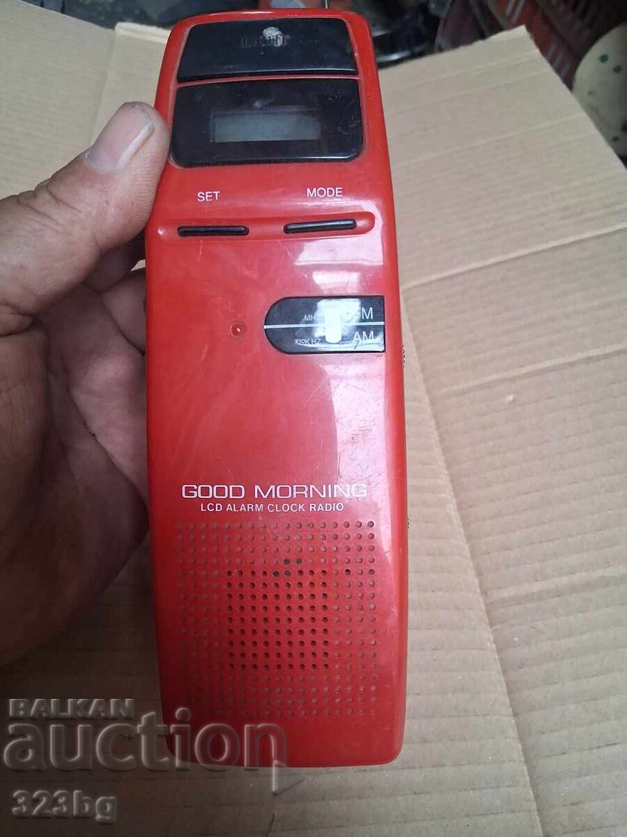 Auction Interesting retro portable radio Auction Interesting retro portable radio