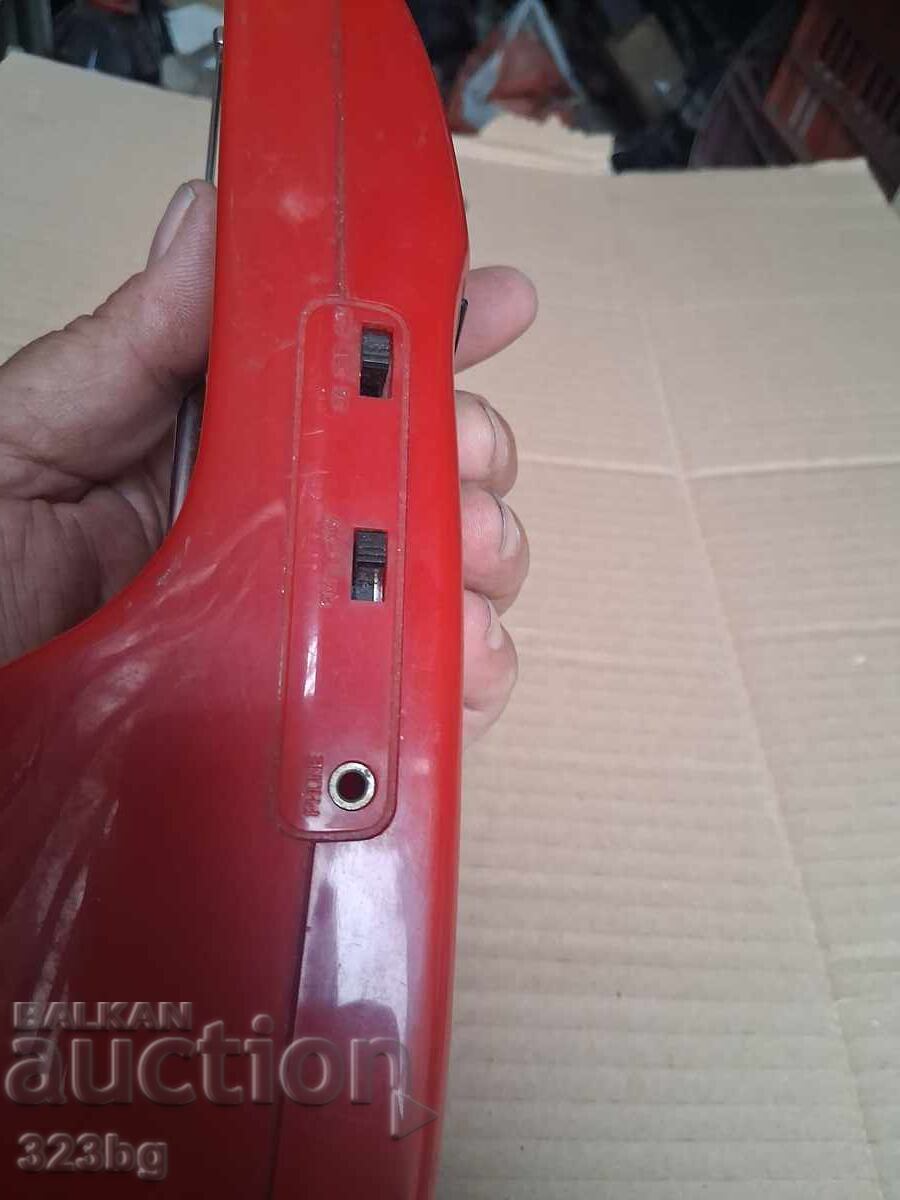 Delivery of Interesting retro portable radio Delivery of Interesting retro portable radio