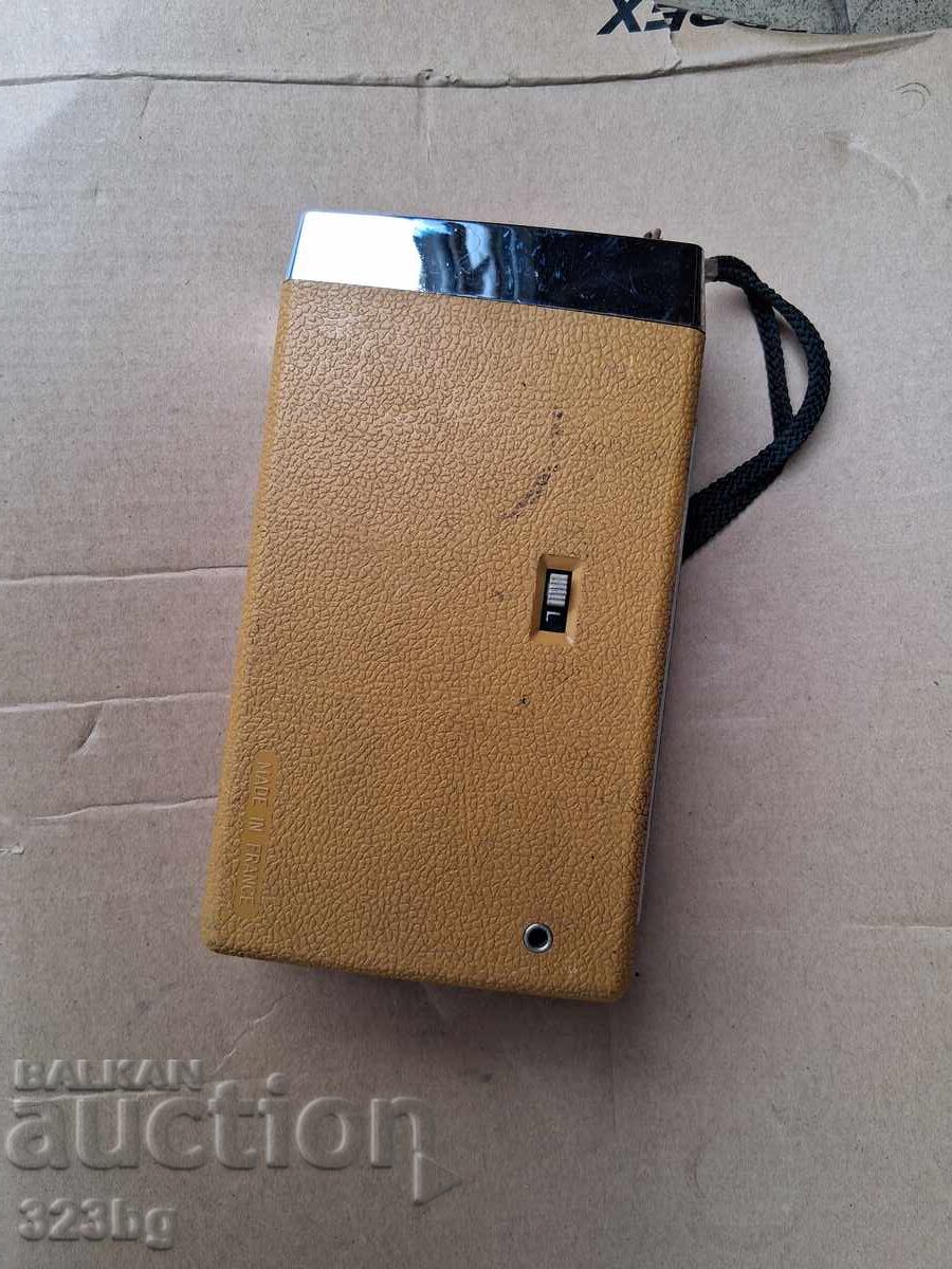 Delivery of French Retro Portable Radio Delivery of French Retro Portable Radio