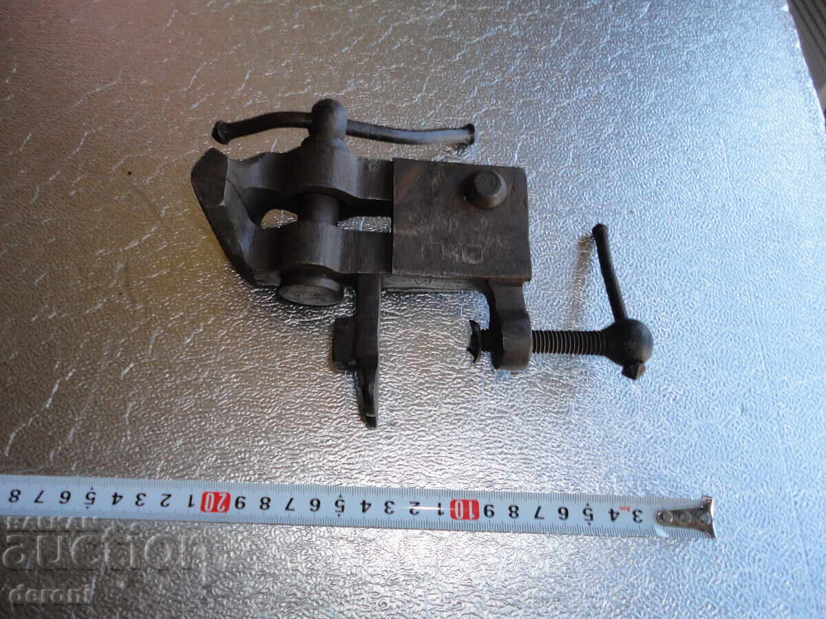 Малко немско менгеме с наковалня Малко немско менгеме с наковалня