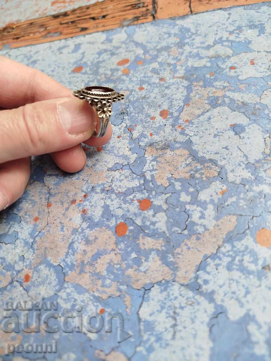 Inel de argint cu carneol - Art Deco cu preț 45.00 BGN | € 23.01 Inel de argint cu carneol - Art Deco cu preț 45.00 BGN | € 23.01