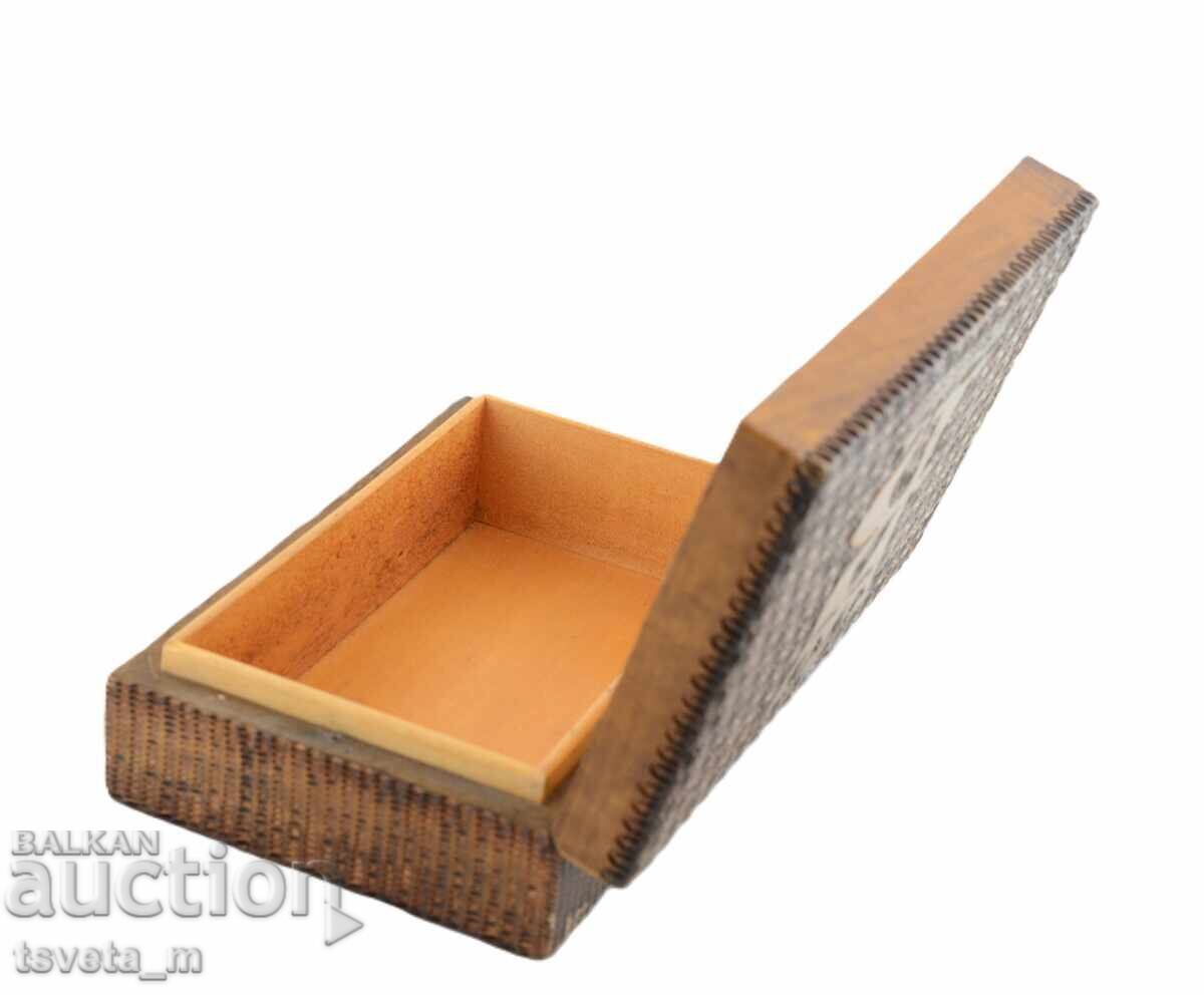 Δημοπρασία Ξύλινο κουτί κοσμημάτων χειροποίητο πυρογραφημένο