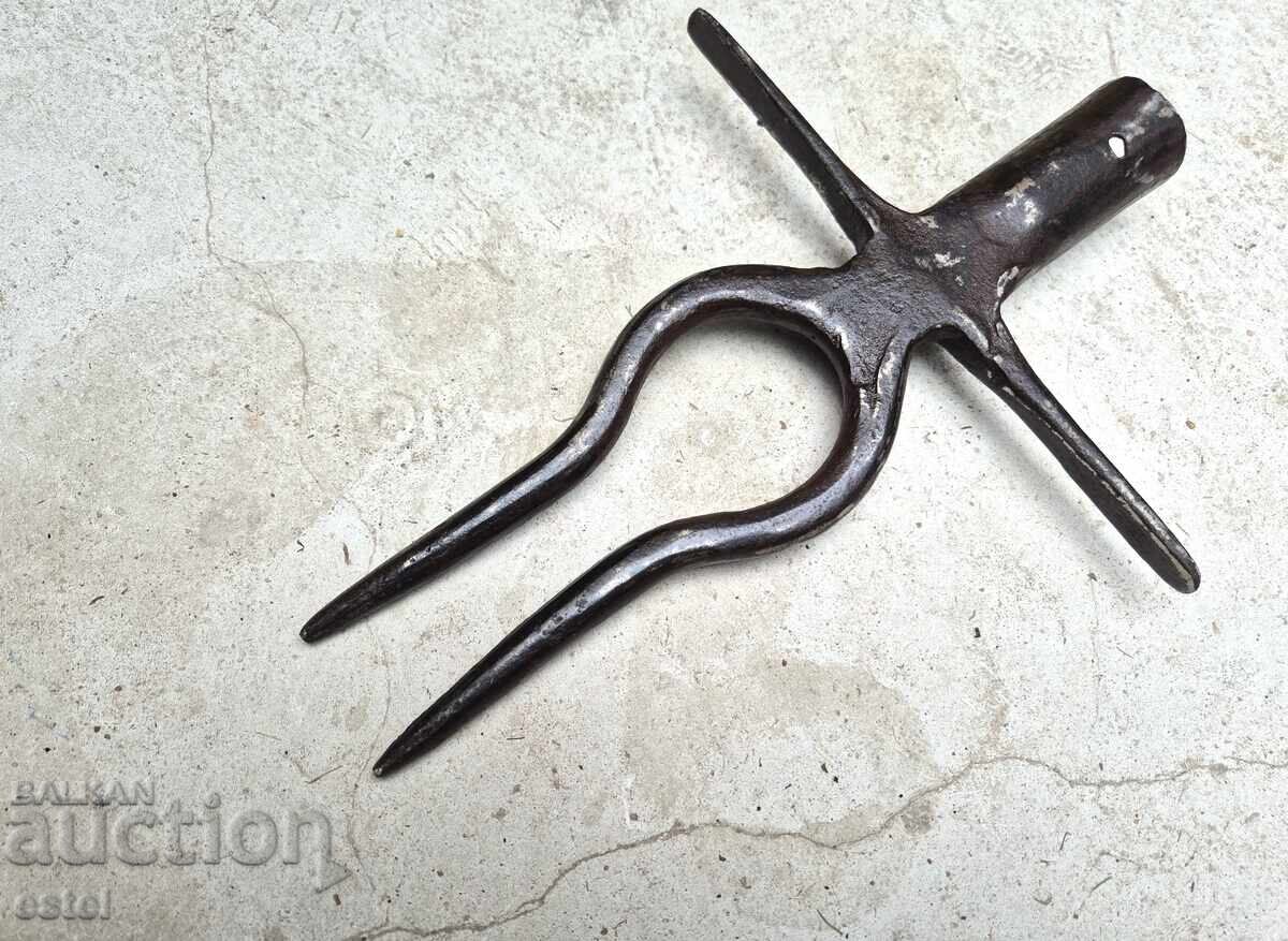 Staro  kovano  zemedelsko sechivo